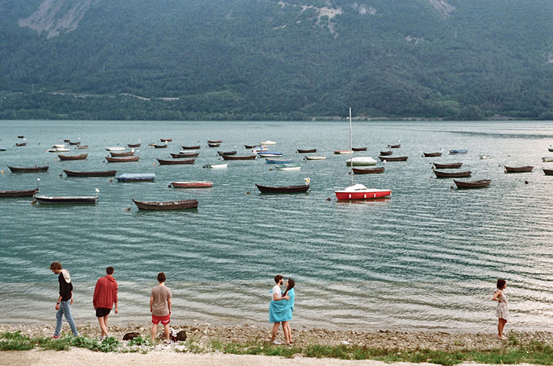 bacio coppia in spiaggia